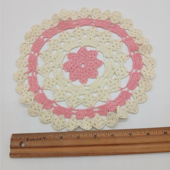 VTG Crochet Lace Doily Doilies Housewarming Gift Handmade Set of 2 Ivory & Pink - Picture 4 of 7